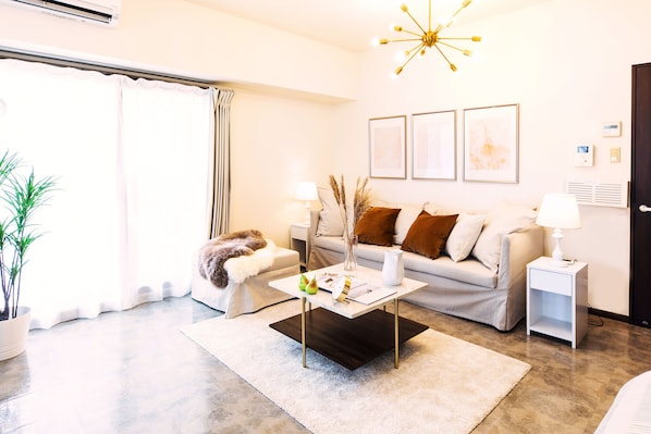 Luxury Suite, 2 Bedrooms (3) | Living room | 32-inch flat-screen TV with digital channels, TV - City Hotel Namba Ⅱ (Osaka)