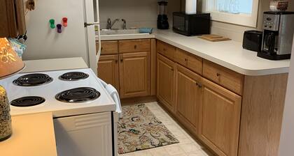 Residential Bungalow - Pet friendly, WiFi, Quiet Residential Area