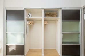 Luxury Apartment | Room amenity