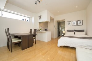 Luxury Apartment | 2 bedrooms, blackout drapes, iron/ironing board, free cribs/infant beds