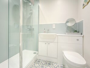 A bathroom with a glass shower enclosure, a white sink, and a toilet. - 2 bedroom accommodation in Alnwick (Alnwick)