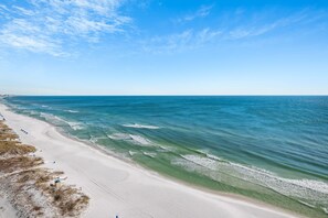 On the beach - 19th Floor Pelican Beachfront with Ocean View (Destin)
