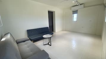 Comfort Studio Suite, Mixed Dorm, Non Smoking, Kitchen | Living area