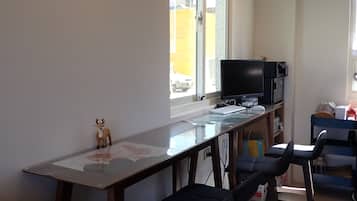 Comfort Studio Suite, Mixed Dorm, Non Smoking, Kitchen | Ruang tamu