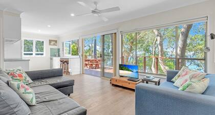 Banksia House allows you to surround yourself with nature in this serene piece of paradise
