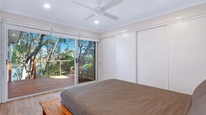 3 bedrooms, iron/ironing board, bed sheets