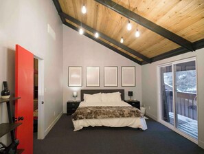 4 bedrooms, in-room safe, iron/ironing board, free WiFi