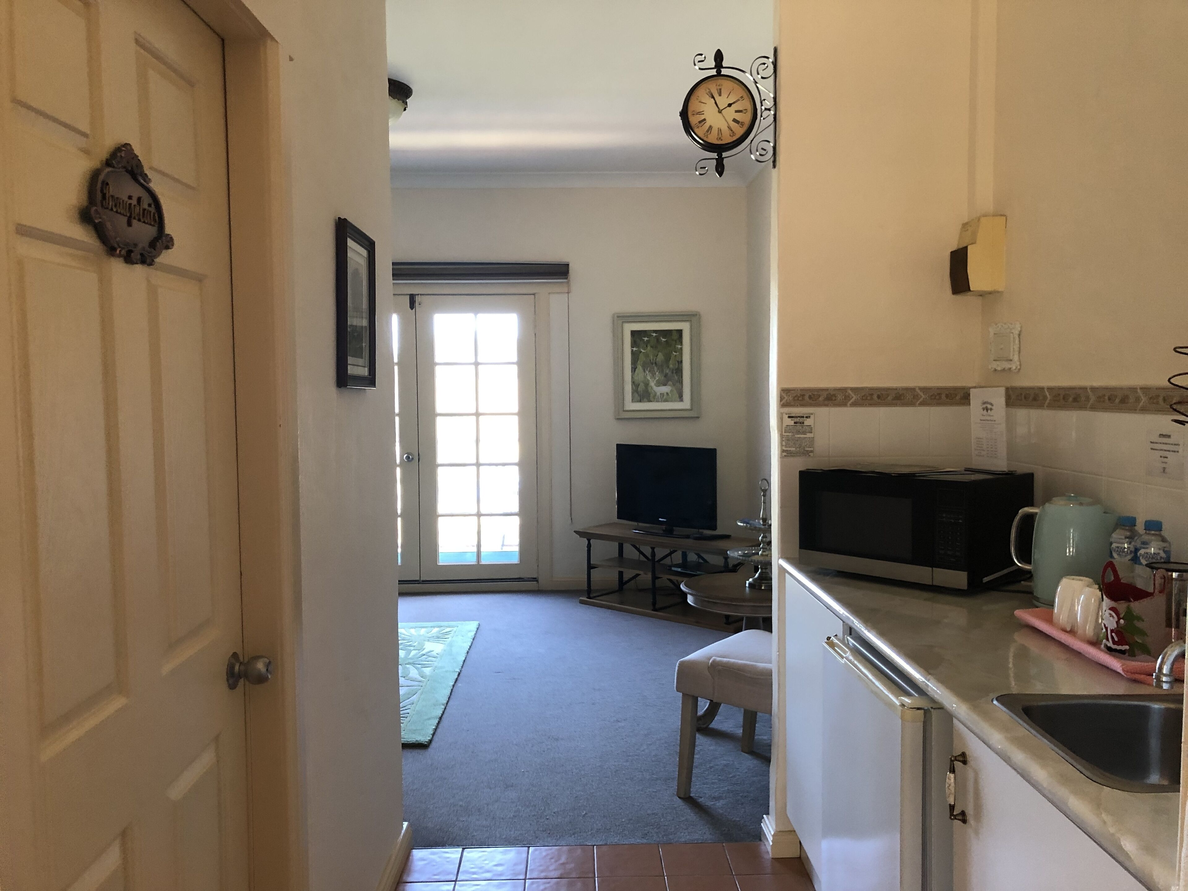 Beautiful self contained 1 bedroom queen suite