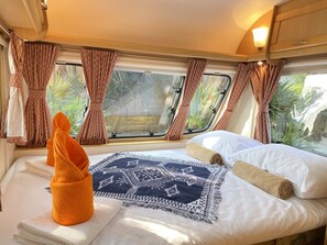 Superior Room | Individually decorated, individually furnished, free WiFi, bed sheets - Beach House Camp (Sattahip)