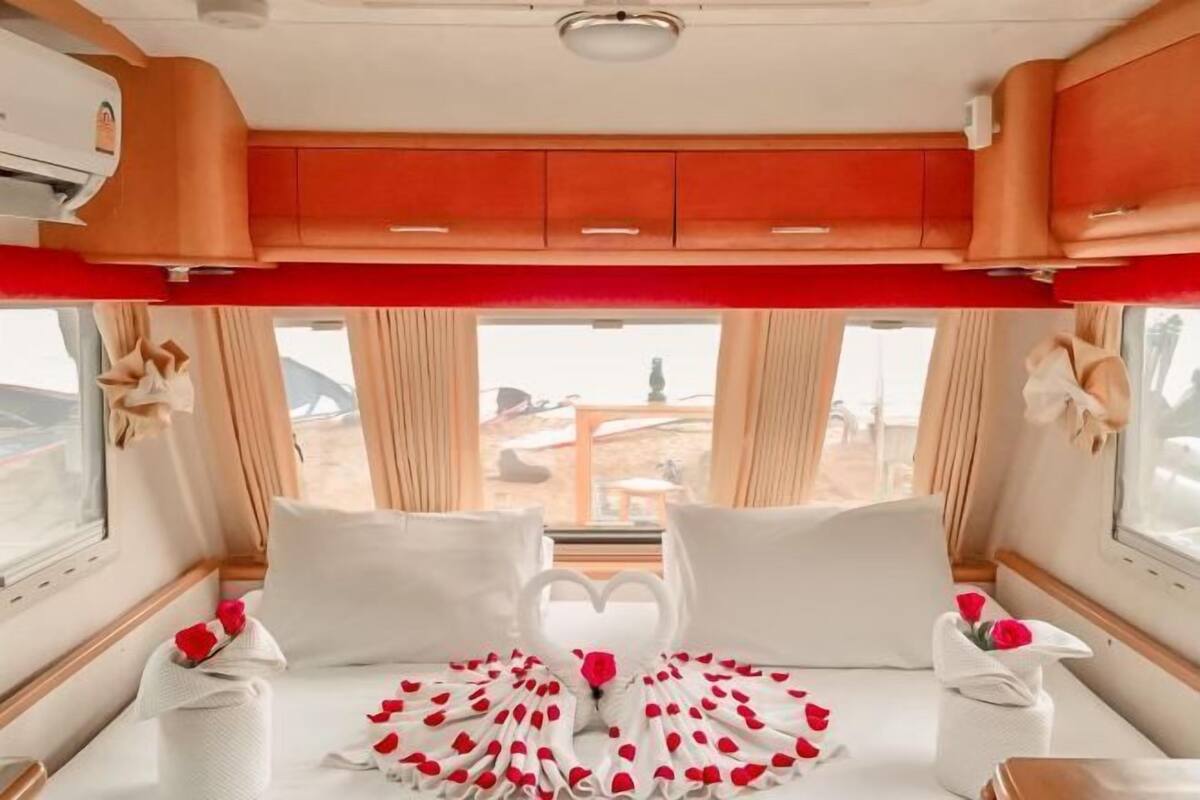 Free WiFi, individually decorated, individually furnished, bed sheets
