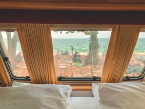 Premium VIP | Individually decorated, individually furnished, free WiFi, bed sheets - Beach House Camp (Sattahip)