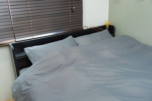 Double Bed Room | Desk, free WiFi - JR Komagome Apartment 1-3 (Tokyo)