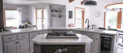 Microwave, dishwasher, coffee/tea maker, cookware/dishes/utensils