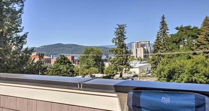 Downtown Views Walkable to Lake