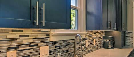 Microondas, horno, parrilla de estufa y lavavajillas