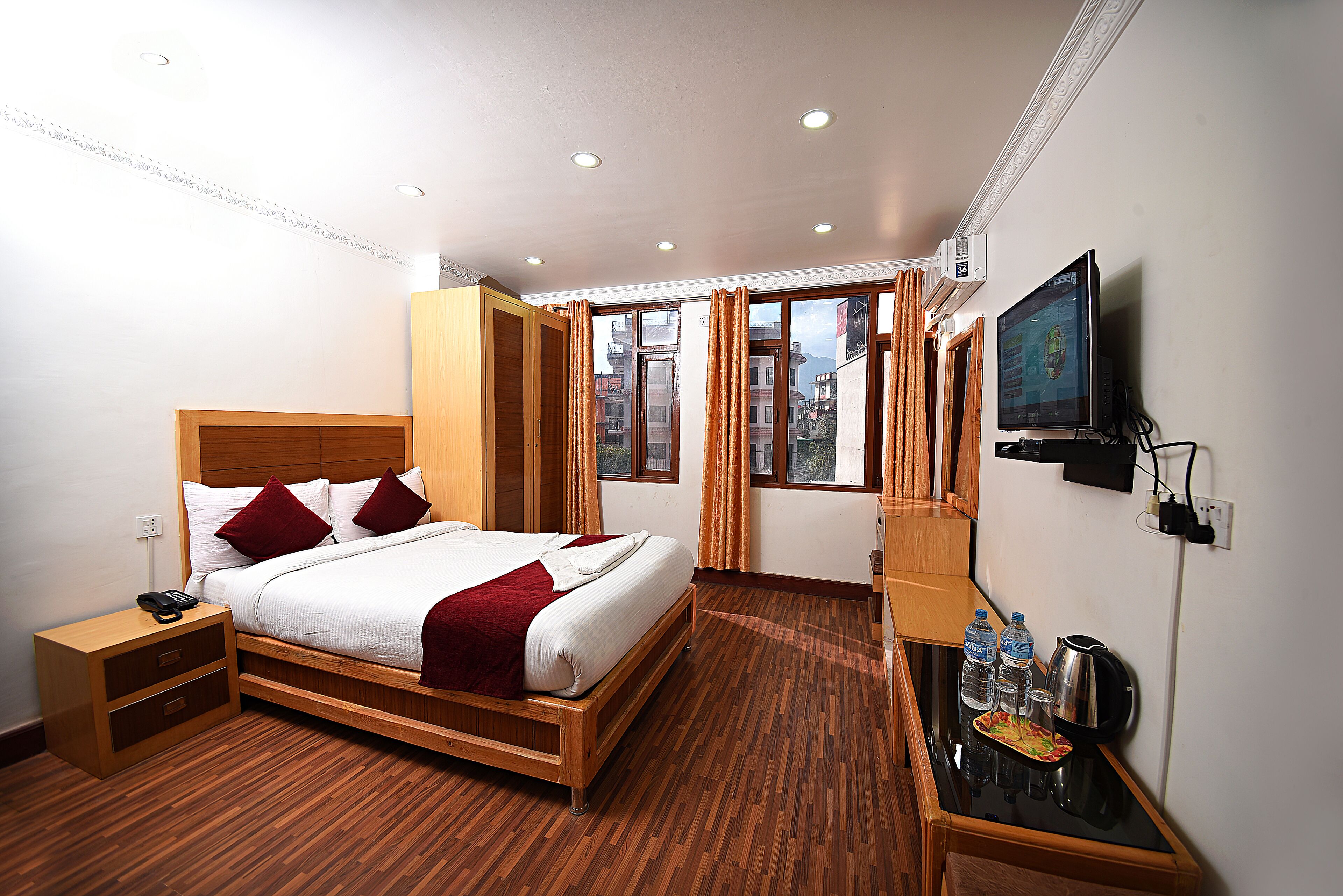 Habitación individual | Sala de estar | Televisión de pantalla plana de 32 pulgadas con canales por cable 