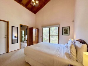 4 bedrooms, desk, iron/ironing board, free WiFi