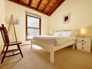 4 bedrooms, desk, iron/ironing board, free WiFi