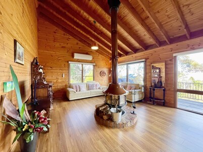Treetops Retreat Katoomba | Timber Lodge, 4 Bedrooms, 2.5 Bathrooms, A/C, Central Heating, Firepit, Escarpment Views