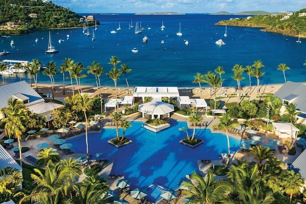 Utendørsbasseng og et oppvarmet basseng