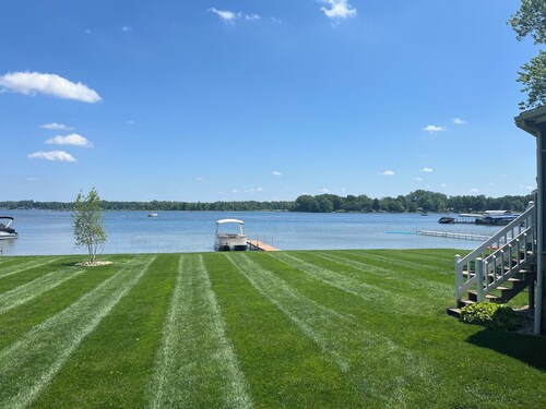Rose Lake, mökki pontoonilla, Coldwater, Michigan (alias Lake of the Woods)
