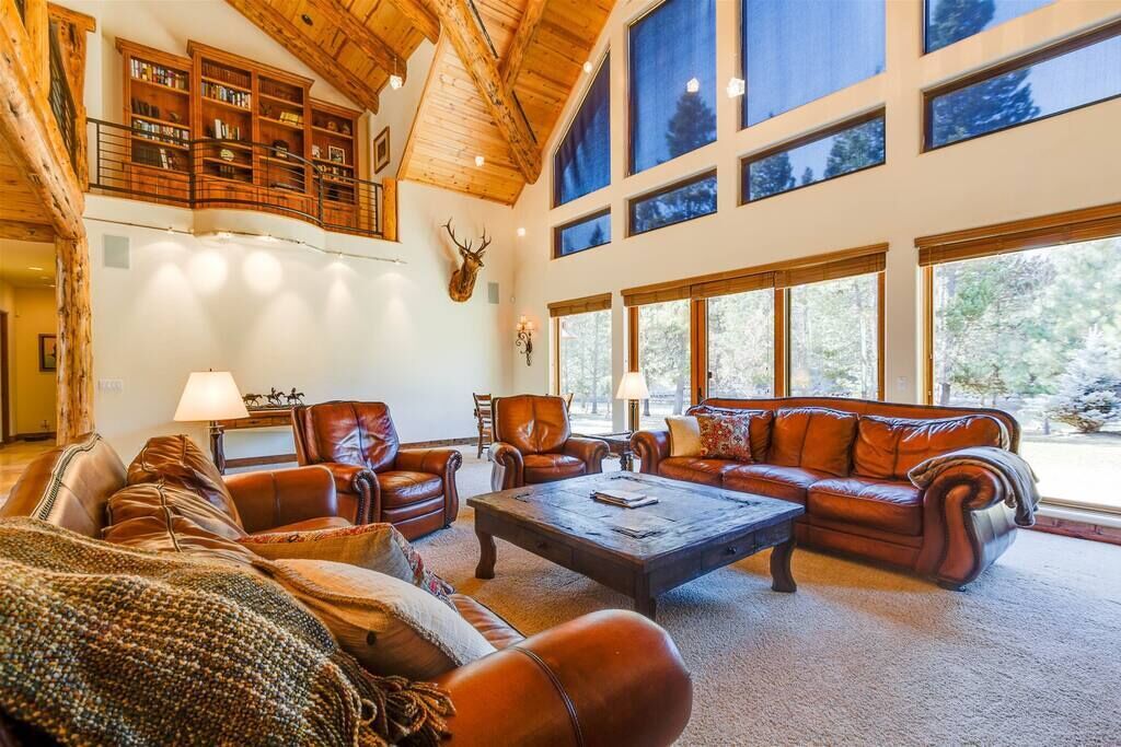 Deschutes River Lodge, paddleboards, hot tub, and more!