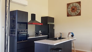 Fridge, microwave, espresso maker, coffee/tea maker - Altitude221 (Boorolite)