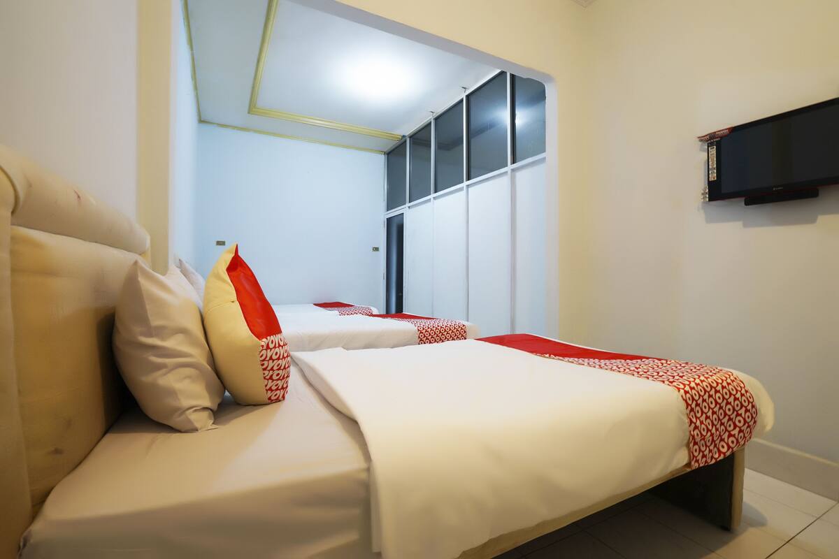 Free WiFi, bed sheets