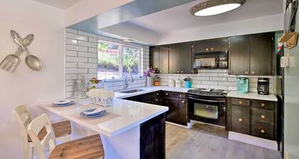 Wine Lovers’ Garden Oasis in Sutter Creek!