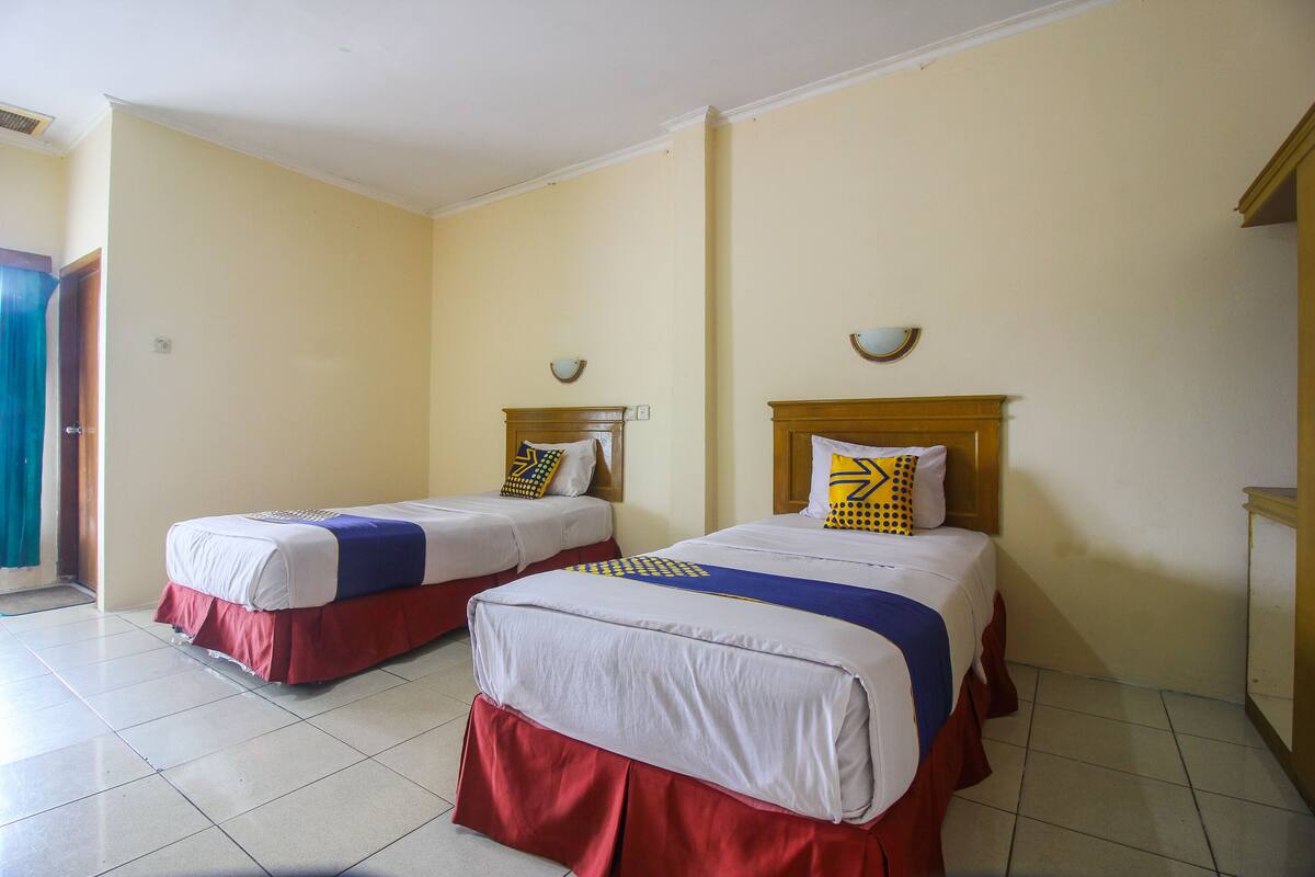 Economy Twin Room | Desk, free WiFi