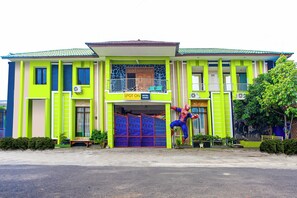 Front of property - SPOT ON 2815 Hotel Damai (Cilacap)