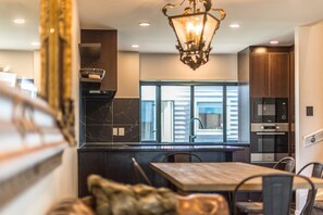 Townhome | Private kitchen - Modern Townhouse in the City (Auckland)