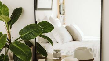 2 bedrooms, desk, iron/ironing board, travel cot