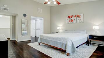 2 bedrooms, desk, iron/ironing board, WiFi