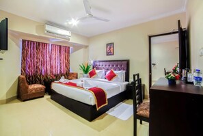 Minibar, desk, soundproofing, free WiFi - Chirag Inn (Thiruvananthapuram)