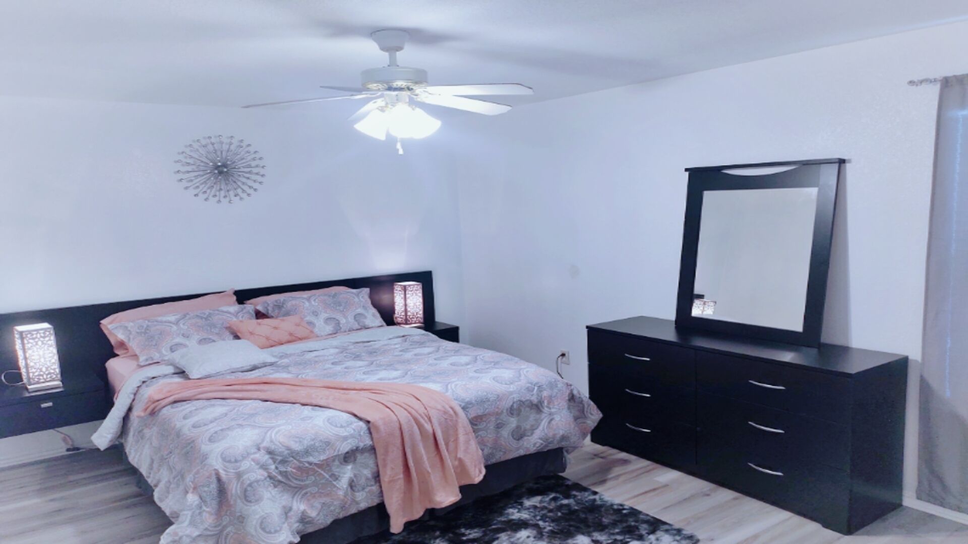 3 chambres, bureau, fer et planche à repasser, accès au Wi-Fi (inclus)