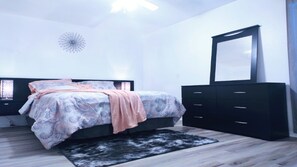 3 bedrooms, desk, iron/ironing board, free WiFi