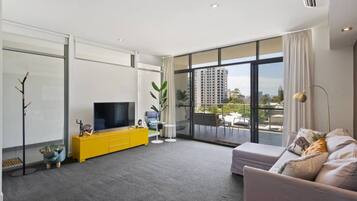 TV, Netflix, streaming services, offices