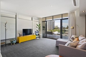 TV, Netflix, streaming services, offices