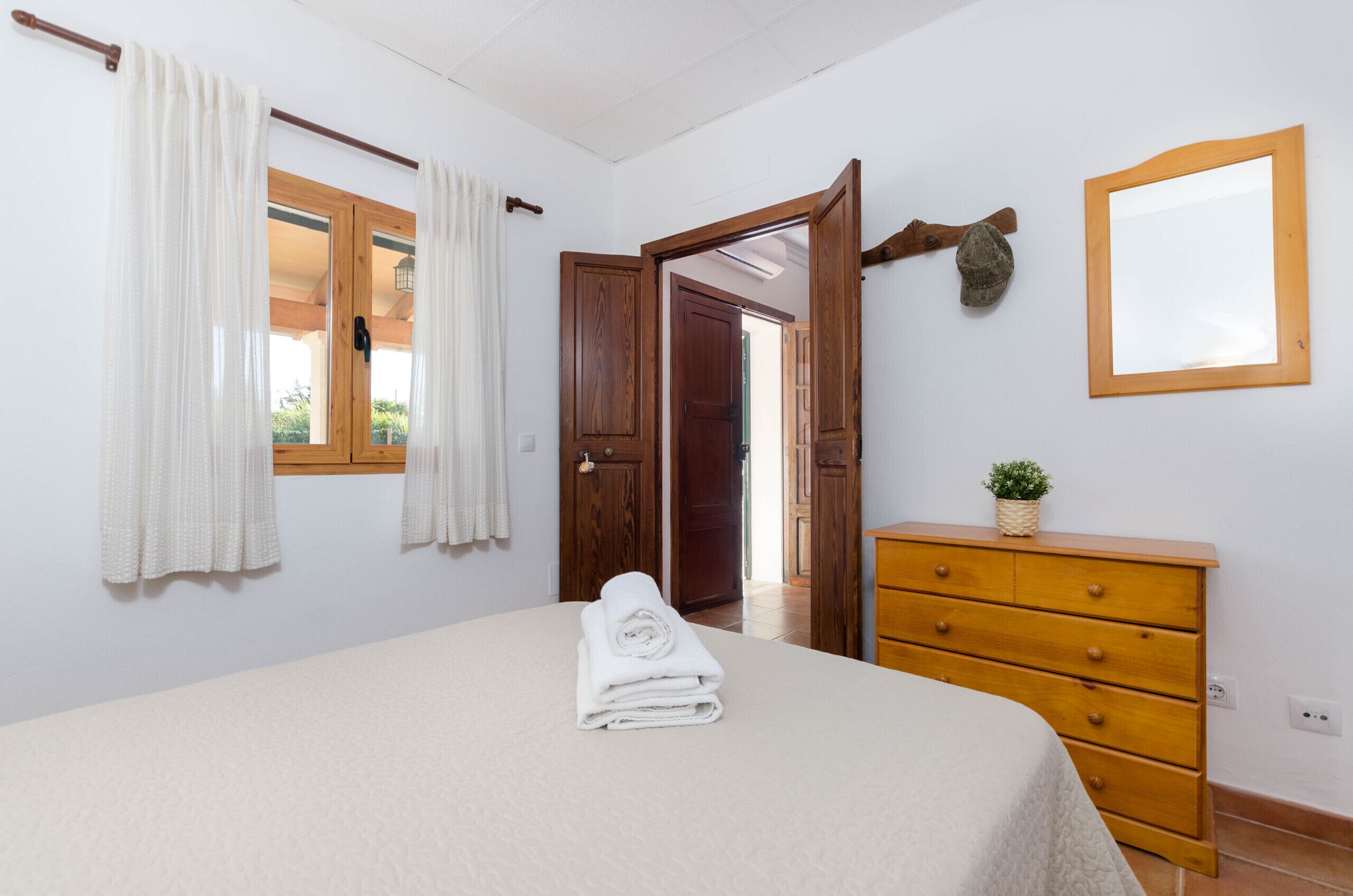 3 chambres, fer et planche à repasser, lit parapluie, Wi-Fi gratuit