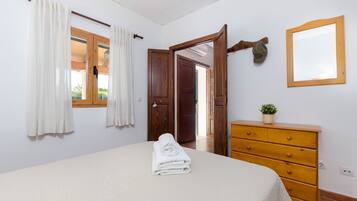 3 chambres, fer et planche à repasser, lit parapluie, Wi-Fi gratuit