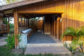Shared bathroom - Where2next Hostel (El Nido)