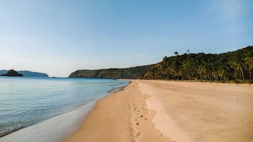 Perto da praia, areia branca