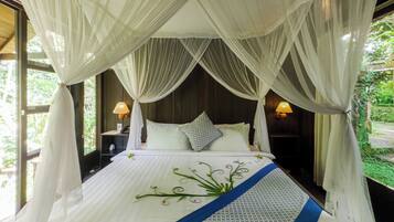 Individually decorated, individually furnished, desk, soundproofing