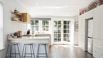 House, 2 Bedrooms | Private kitchen | Full-size fridge, oven, stovetop, dishwasher