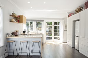 House, 2 Bedrooms | Private kitchen