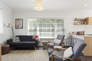 Ferienhaus, 2 Schlafzimmer | Wohnbereich | Smart-TV, Netflix, Streaming-Dienste