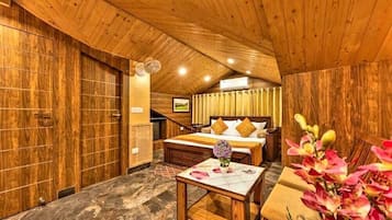 Premium bedding, iron/ironing board, free WiFi, bed sheets