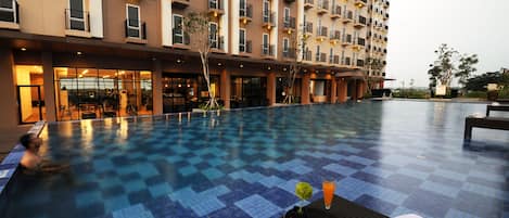 Kolam renang outdoor