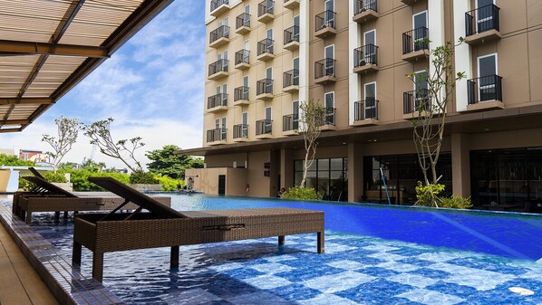 Kolam renang outdoor